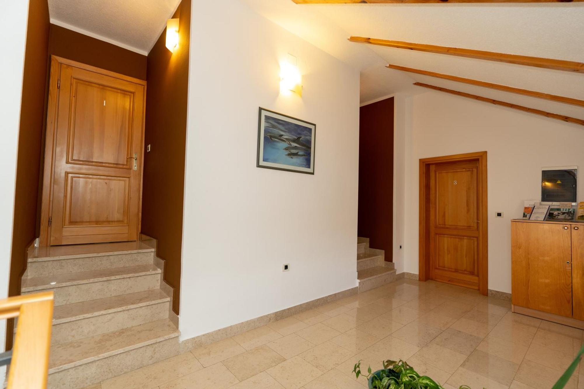 Apartman Miramare โอโทชาส ภายนอก รูปภาพ