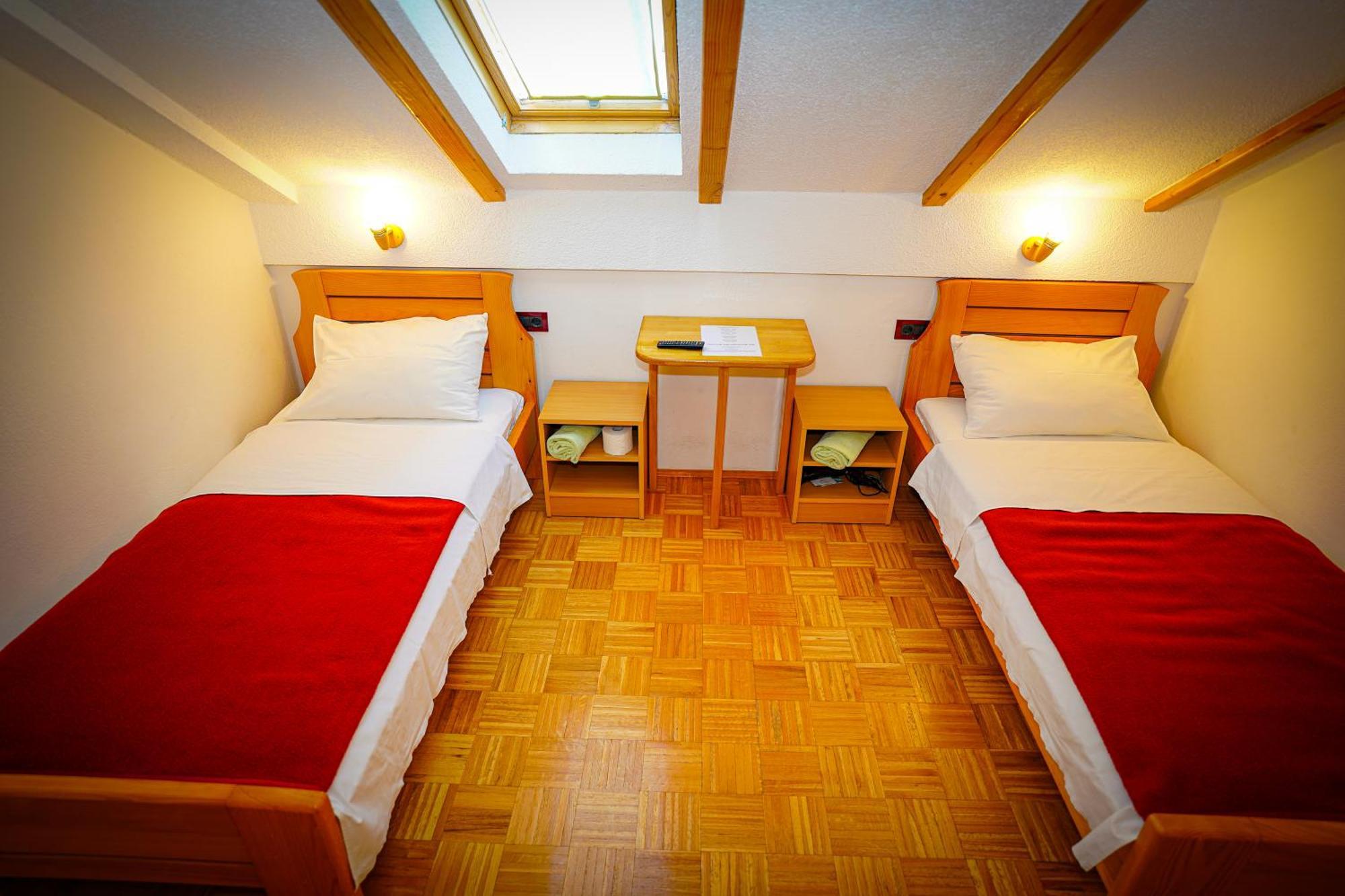 Apartman Miramare โอโทชาส ภายนอก รูปภาพ