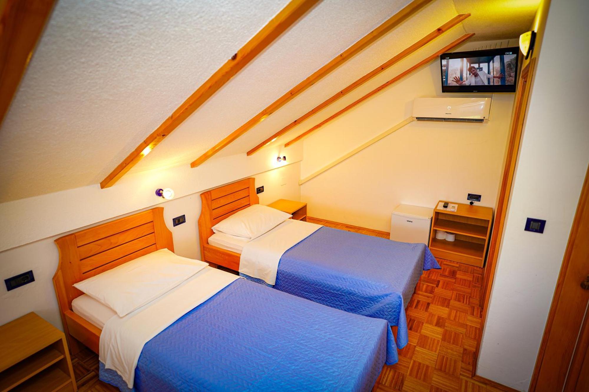 Apartman Miramare โอโทชาส ภายนอก รูปภาพ