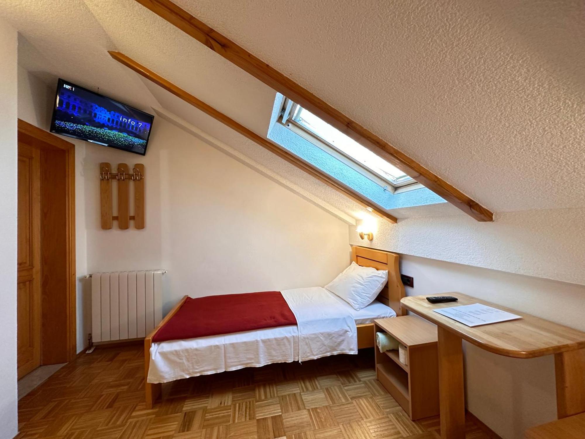 Apartman Miramare โอโทชาส ภายนอก รูปภาพ