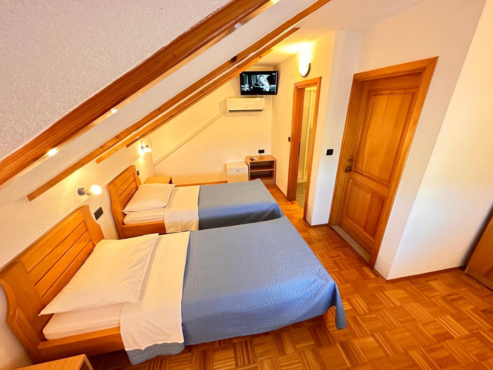 Apartman Miramare โอโทชาส ภายนอก รูปภาพ
