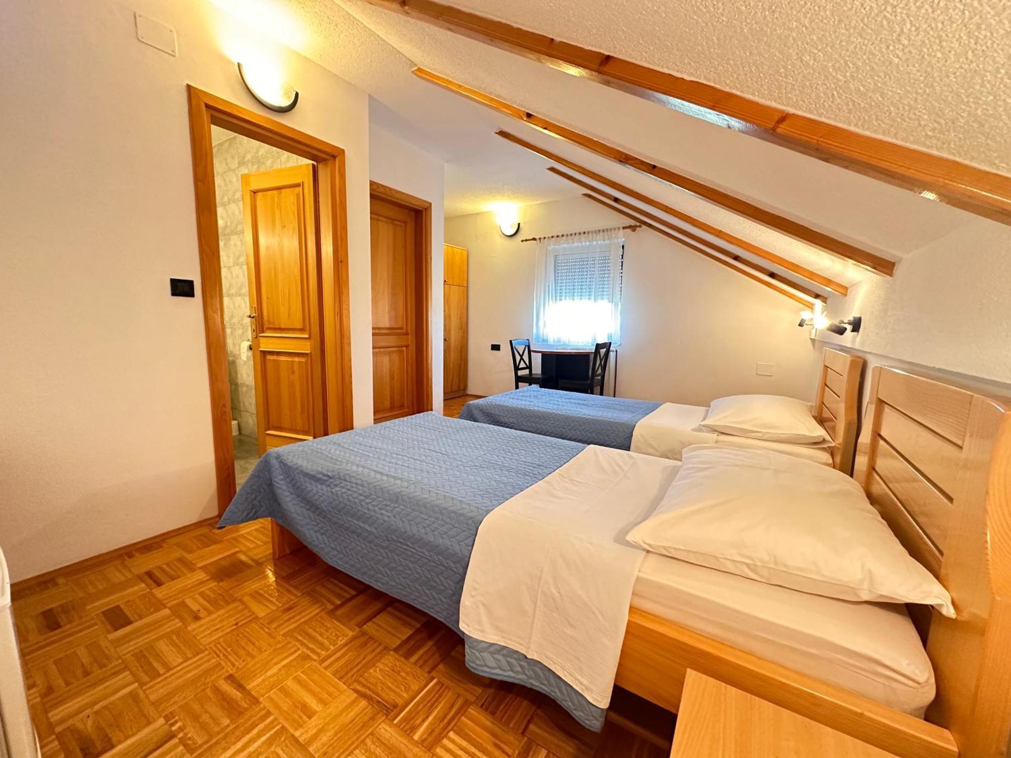 Apartman Miramare โอโทชาส ภายนอก รูปภาพ