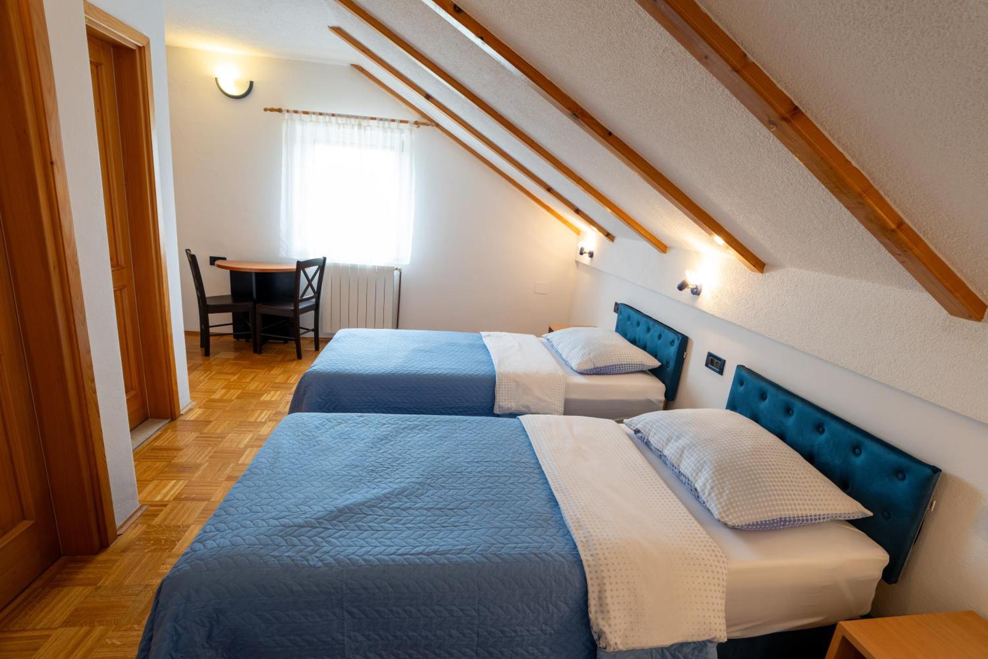 Apartman Miramare โอโทชาส ภายนอก รูปภาพ
